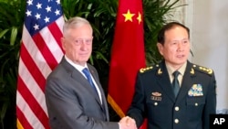 美国国防部长马蒂斯会晤中国国防部长魏凤和（美联社2018年10月18日摄）