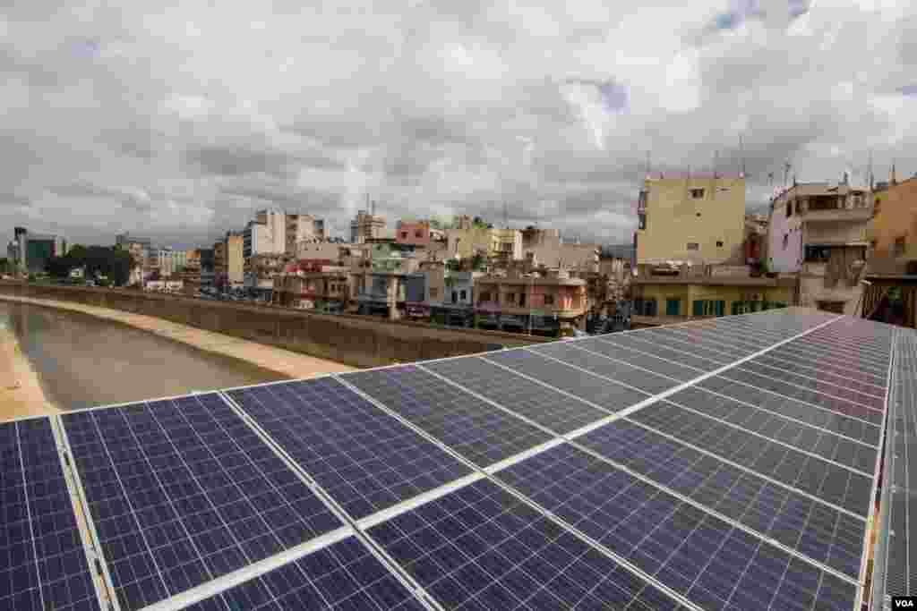 The Solar project is expected to generated 1MW of power, enough to supply 1,000 homes with electricity. (VOA / J. Owens)