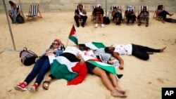 Pro-Palestinian activists stage a die-in in protest near the Paris Tel Aviv Beach event, on the banks of the Seine River, Aug. 13, 2015.