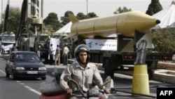 نمايش موشک بالیستیک شهاب-۳ در تهران در سالروز آغاز جنگ ایران و عراق. سپتامبر ۲۰۱۰.
