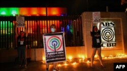 Employees of ABS-CBN and members of the National Union of Journalists of the Philippines rally to show support for the broadcaster in Manila, Philippines, May 5, 2020. The broadcaster was ordered off the air over a stalled operating licence renewal.
