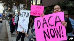Waandamanaji wakiutetea mpango wa DACA, Jan. 3, 2018. 