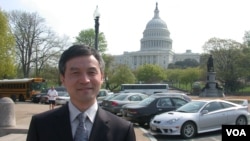 FILE - He Weifang in Washington in 2006. (VOA/Zhiyuan)
