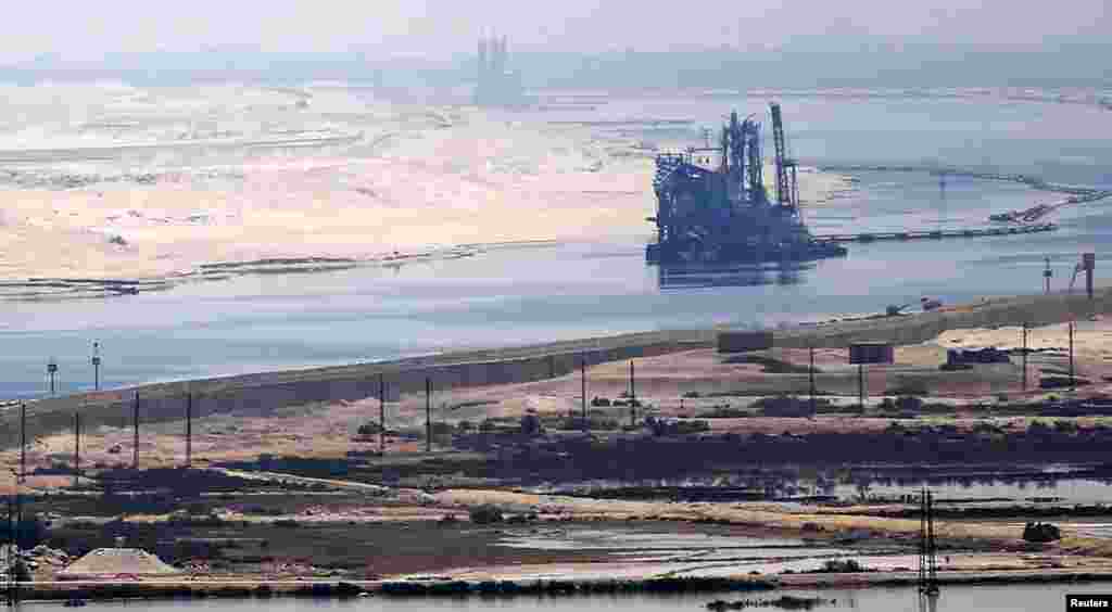 A general view of the Suez Canal from al-Salam "Peace" bridge on the Ismalia desert road before the opening ceremony of the New Suez Canal, in Egypt, Aug. 6, 2015.