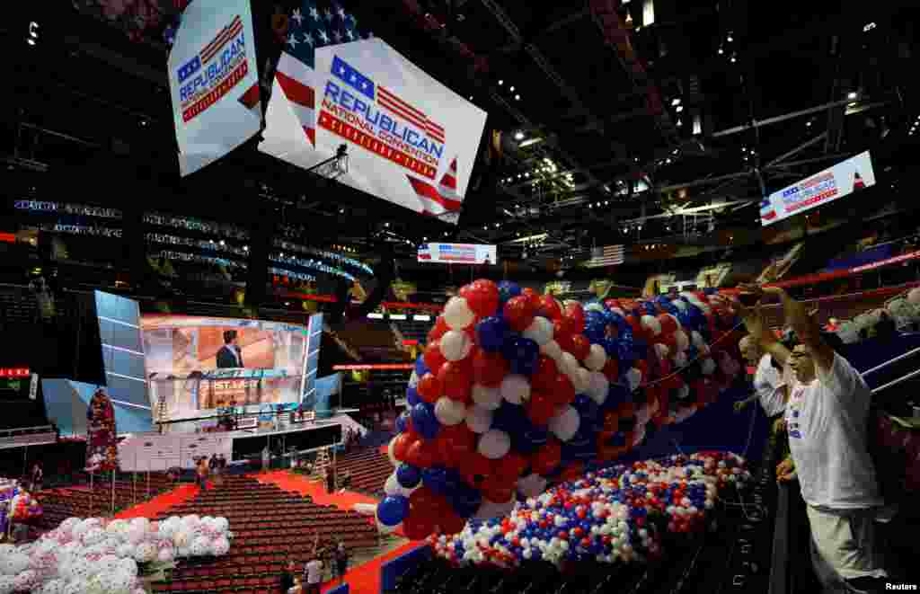 Workers carry balloons in the Quicken Loans Arena, site of the Republican National Convention in Cleveland, Ohio, July 15, 2016.