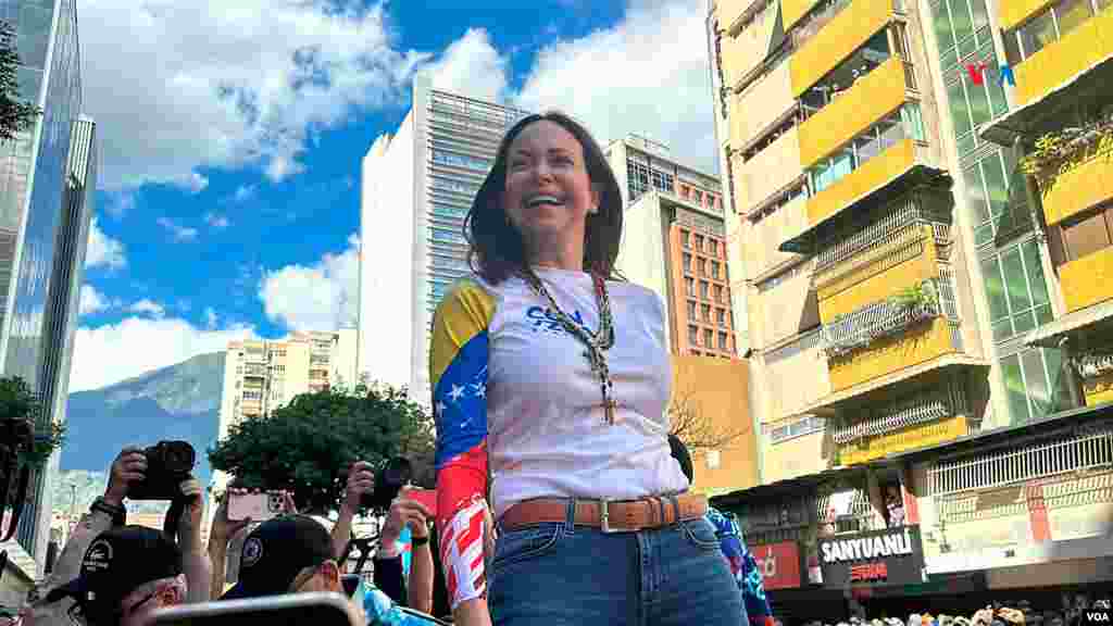 La presencia de María Corina en las calles ocurre cuatro meses después de su última aparición pública. 