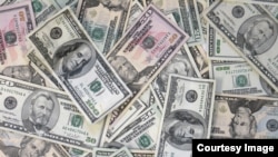 Nilai mata uang Suriah, pound, terus melemah terhadap dollar AS (foto: ilustrasi).