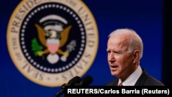 Le président américain Joe Biden s'exprime sur la situation politique en Birmanie à la Maison Blanche à Washington, le 10 février 2021. 