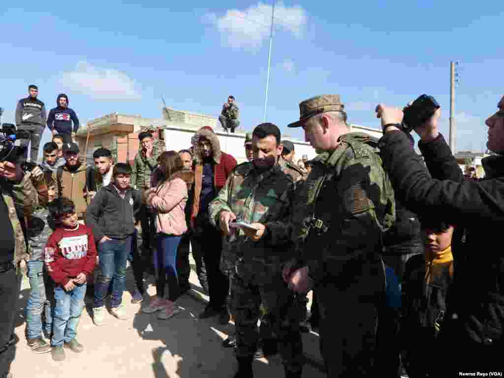 Xwepêşandan Zarokên Efrînê li Hember Navenda Rûsî