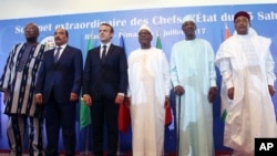 ប្រធានាធិបតី​បារាំង Emmanuel Macron និង​មេដឹកនាំ​អាហ្វ្រិក​ដែល​ហៅ​កាត់​ថា G5 Sahel ក្នុង​ជំនួប​កំពូល​នៅ​ប្រទេស​ម៉ាលី កាល​ពី​ថ្ងៃ​ទិ២ ខែកក្កដា។