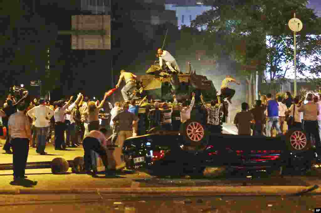Tanks move into position as Turkish people attempt to stop them, in Ankara, Turkey, July 16, 2016. Turkey's armed forces said they "fully seized control" of the country and its president responded by calling on Turks to take to the streets in a show of support for the government.