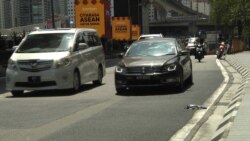 A study conducted last year in Malaysia found that less than half of the cars on the roads with children ages 12 and under had child safety seats. (Dave Grunebaum/VOA)
