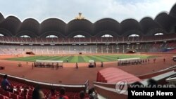 21일 2015 제2회 국제 유소년 U-15(15세 이하) 축구대회가 개막한 평양 능라도 5.1 경기장 