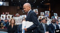El director ejecutivo de Boeing, Dave Calhoun, llega para testificar ante el Senado de EEUU para responder a los legisladores sobre los problemas en el fabricante de aviones con un Boeing 737 Max . Washington, martes 18 de junio de 2024.