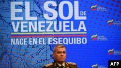 Vladimir Padrino López, ministro de Defensa de Venezuela, asiste a una conferencia de prensa oficial sobre el referendo consultivo del 3 de diciembre en cuanto al Esequibo, el martes 31 de octubre de 2023. El tema ha tensado las relaciones del chavismo con Guyana y la oposición.