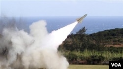 Penembakan misil dari darat ke udara dari pangkalan militer Jiupeng di Pingtung County, Taiwan (18/1/2011). AS mengatakan akan terus menjual senjata ke Taiwan. 