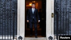 El Parlamento británico está profundamente dividido, ya que tanto los partidarios como los opositores del Brexit rechazan el acuerdo de la primera ministra, Theresa May, el cual busca que Reino Unido mantenga vínculos estrechos con la UE.