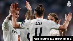 Bale du Real Madrid et ses coéquipiers après un but contre l’AS Rome, Espagne, le 19 septembre 2018. 