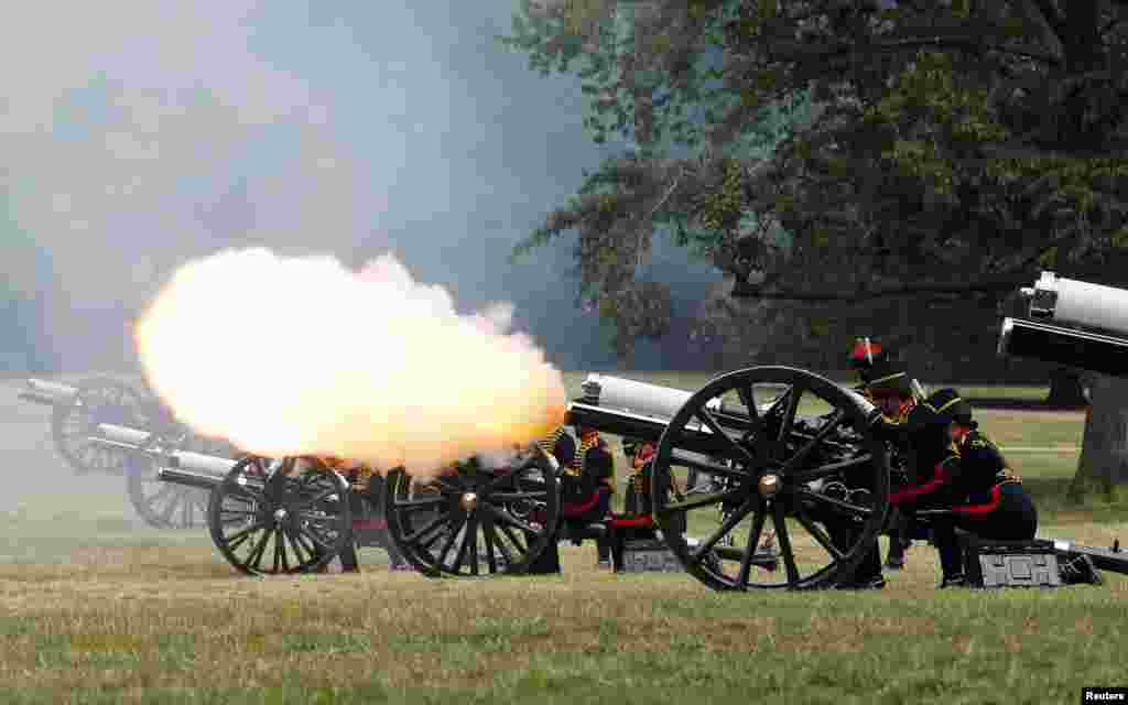 The King's Troop Royal Horse Artillery fire a 41-Gun Royal Salute to mark the birth of the royal baby, in Green Park, central London, July 23, 2013. 