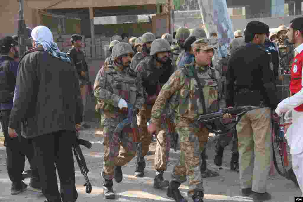 Pokistonning Peshovar shahrida shialar masjidiga jangarilar bostirib kirib, o't ochgan. Kamida 19 kishi halok bo'lgan. 60 odam yarador. Toliblar hujumni amalga oshirganini aytayapti.