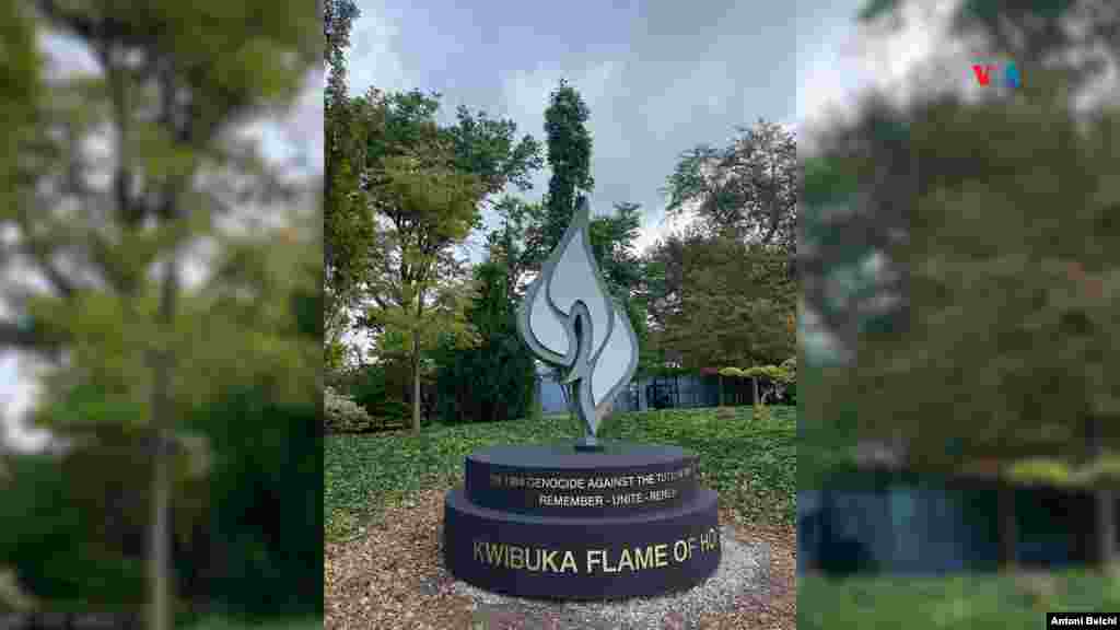 Kwibuka Flame of Hope: La estatua "Kwibuka Flame of Hope", un regalo de la República de Ruanda, fue instalada el 11 de septiembre de 2024 en el área del jardín norte de la sede de las Naciones Unidas en Nueva York. La llama Kwibuka simboliza la resiliencia y el coraje del pueblo ruandés desde el genocidio contra los tutsi en Ruanda en 1994, cuando más de un millón de personas fueron asesinadas sistemáticamente tras años de desinformación, información errónea y discursos de odio que exacerbaron las tensiones étnicas.