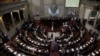 Guatemala: bajan pena a delito del que se acusa a presidente Morales