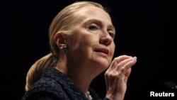 Varias encuestas le dan a Clinton una abrumadora ventaja entre los demócratas sobre el vicepresidente Joe Biden.