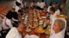 ចង្ហាន់​អំឡុង​ភ្ជុំបិណ្ឌ​ត្រូវ​ចែក​ដល់​អ្នក​ក្រ​និង​អ្នកទោស