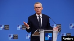 Генеральний секретар НАТО Єнс Столтенберг виступає під час пресконференції перед засіданням міністрів оборони Північноатлантичної ради в штаб-квартирі НАТО в Брюсселі, 14 лютого 2024 р. (Фото: JOHN THYS / AFP)