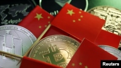 比特幣和中國國旗。