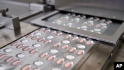 Pil percobaan untuk obat COVID-19 produksi Pfizer. 