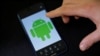 El logotipo de Android se muestra en un teléfono inteligente Huawei. 20 de mayo de 2019. Reuters.