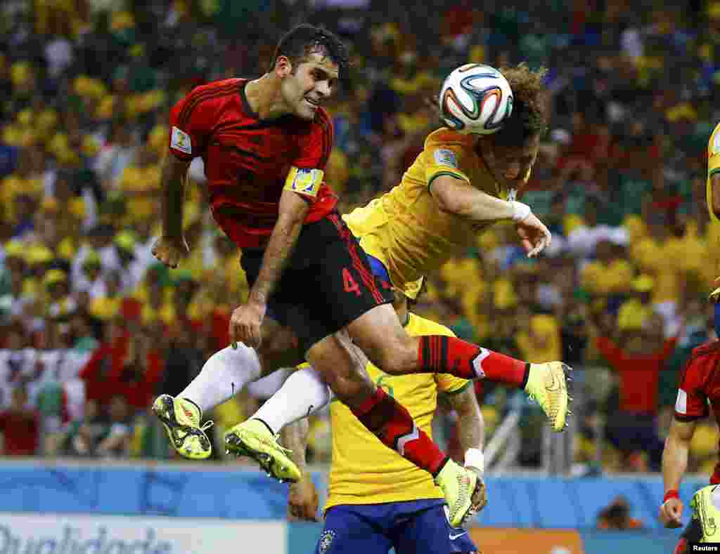 Mexico's Rafael Marquez (left) fights for the ball with Brazil's David Luiz during their 2014 World Cup Group A soccer match at the Castelao arena, in Fortaleza, June 17, 2014.
