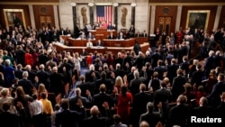 លោកស្រី Nancy Pelosi សមាជិក​សភា​តំណាងរាស្រ្ត​ប្រចាំ​រដ្ឋកាលីហ្វ័រញ៉ា​បាន​ជាប់​ឆ្នោត​ជា​ប្រធាន​សភាតំណាងរាស្រ្ត​ម្តងទៀត​ដូចកាល​ពី​លោកស្រី​ធ្វើ​ជា​ប្រធានសភា​តំណាងរាស្រ្ត​កាល​ពី​ឆ្នាំ២០០៧ដល់ឆ្នាំ២០១១។