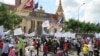 កម្មករ​រោងចក្រ​ធ្វើ​ការ​តវ៉ា​ទាមទារ​តំឡើង​ប្រាក់ខែ​នៅ​មុខ​រដ្ឋសភា​កម្ពុជា​ នៅ​ថ្ងៃ​ទី​០១ ខែ​ឧសភា។