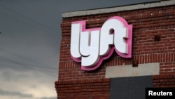 Un anuncio de la compañía de viajes Lyft se puede observar en un edificio en Los Ángeles, Estados Unidos. [Foto de archivo]