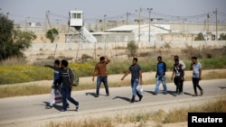 Des migrants africains dans le désert de Néguev en Israël, le 15 avril 2018