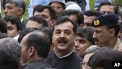 عدالتی فیصلے کے مطابق یوسف رضا گیلانی 26 اپریل سے پارلیمنٹ کی رکنیت اور وزارت عظمیٰ کے منصب سے نااہل ہوگئے تھے۔