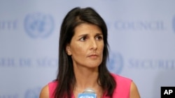 លោកស្រី Nikki Haley ថ្លែង​ទៅ​កាន់​អ្នក​សារព័ត៌មាន​នៅ​ទីស្នាក់ការ​កណ្តាល​របស់​អង្គការ​សហប្រជាជាតិ កាលពី​ថ្ងៃទី២៥ ខែសីហា ឆ្នាំ២០១៧។