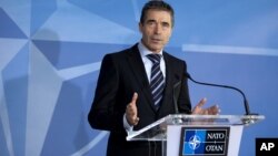 El secretario general de la OTAN Anders Fogh Rasmussen advirtió a Siria que el uso de armas químicas desataría una respuesta de la comunidad internacional.