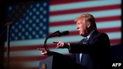 Archivo - El presidente de EE.UU., Donald Trump, habla durante un acto de campaña en Miami, Florida, el 3 de enero de 2020. 