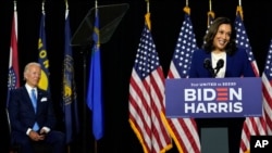 Senator Kamala Harris berbicara setelah Capres Demokrat Joe Biden memperkenalkan Harris sebagai Cawapresnya dalam acara di Wilmington, Delaware (12/8). 