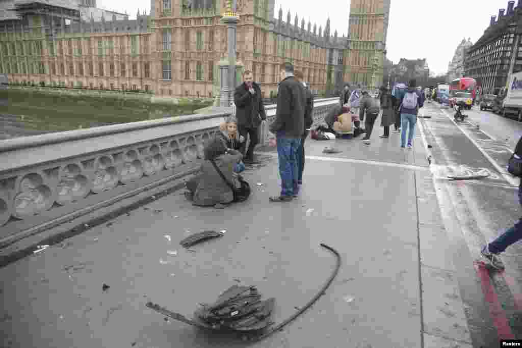 Injured people are assisted after an incident on Westminster Bridge in London, March 22, 2017.