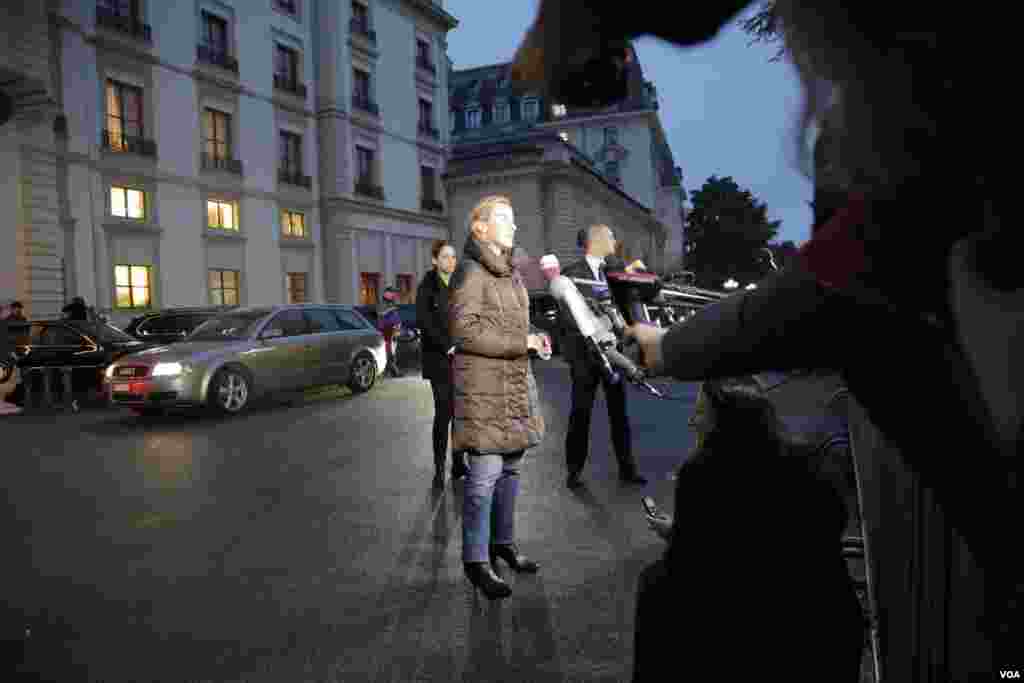Federica Mogherini, kepala Uni Eropa urusan luar negeri berbicara dengan wartawan di Lausanne, Swiss, tempat berlangsungnya pembicaraan mengenai program nuklir Iran.