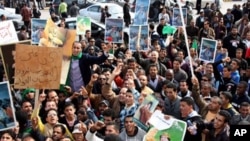 Des partisans du leader libyen Mouammar Kadhafi