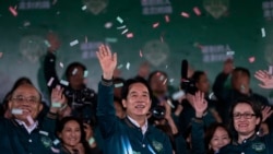 台灣候任總統賴清德（左）2024 年1 月13日與競選夥伴蕭美琴在台北慶祝勝利。