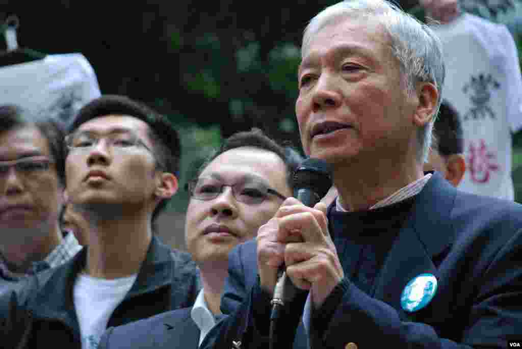 和平佔中發起人朱耀明表示,民主黨是第一批宣誓參與和平佔中的團體
