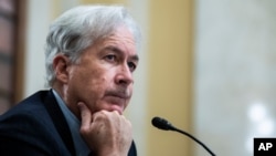 William Burns, candidato a director de la Agencia Central de Inteligencia, testifica durante la audiencia de confirmación del Comité Selecto de Inteligencia del Senado, el miércoles 24 de febrero de 2021, en el Capitolio, en Washington.