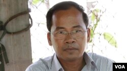 លោក ម៉ឹង វិសាលសុខ សព្វថ្ងៃ​ជា​សមាជិក​ក្រុមប្រឹក្សា​ស្រុកទឹកផុស បាន​សម្រេច​ឈរ​ឈ្មោះ​តំណែង​មេឃុំ​ក្តុលសែនជ័យ សម្រាប់គណបក្ស​ប្រជាជន​កម្ពុជា។ (ស៊ុន ណារិន/VOA)