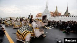 နတ်ရွာစံ ထိုင်းဘုရင်ကြီးကို ဆင်ဖြူတွေနဲ့ ဂါရဝပြု